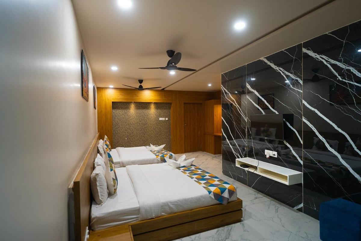 The Sky Imperial Unity Inn Garudeshwar Εξωτερικό φωτογραφία